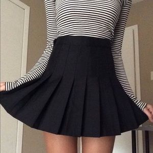 American Apparel Black Pleated Skirt Medium